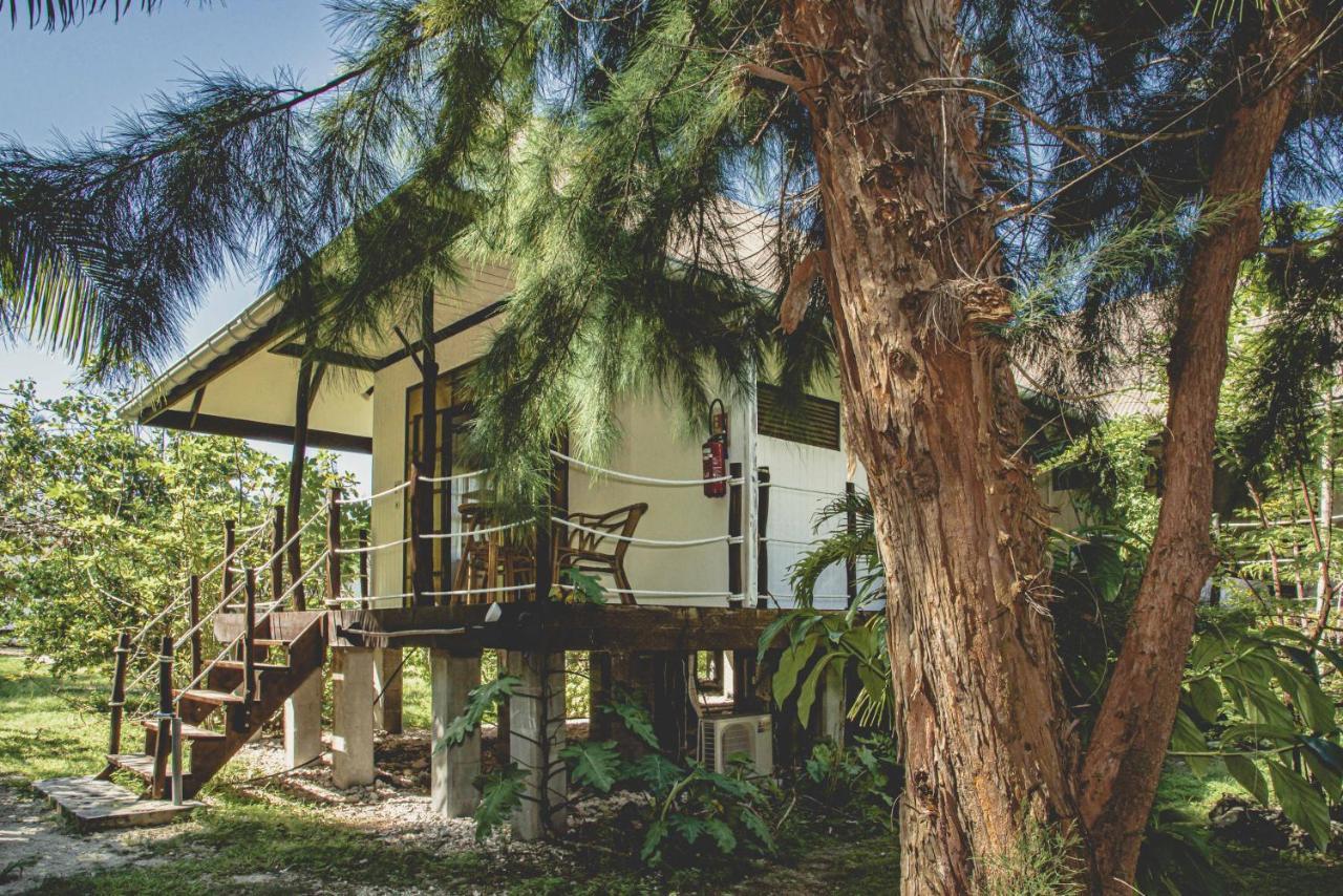 Le Coconut Lodge Avatoru Bagian luar foto