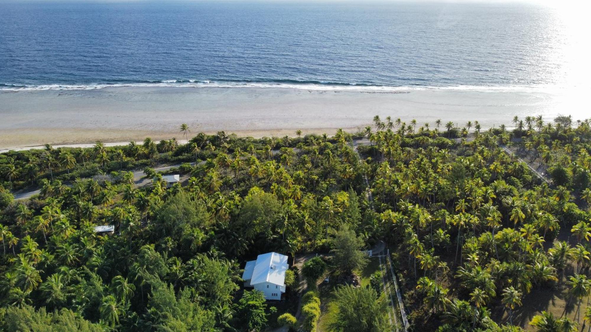 Le Coconut Lodge Avatoru Bagian luar foto